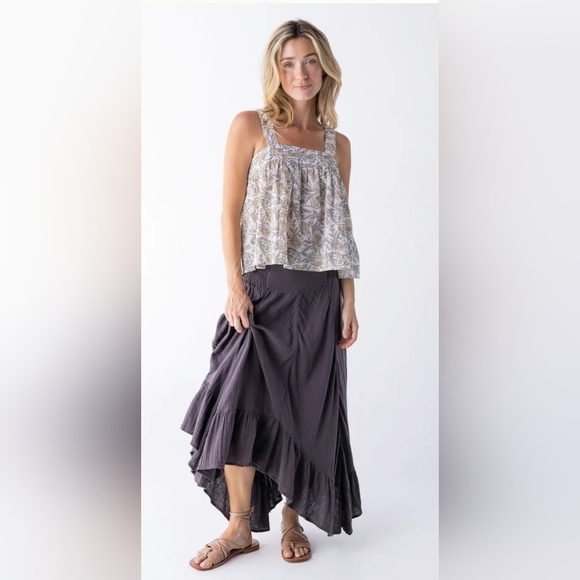 NATURAL LIFE Tops - Natural Life NWT Size L Beautiful Top   'Vintage Vines'.